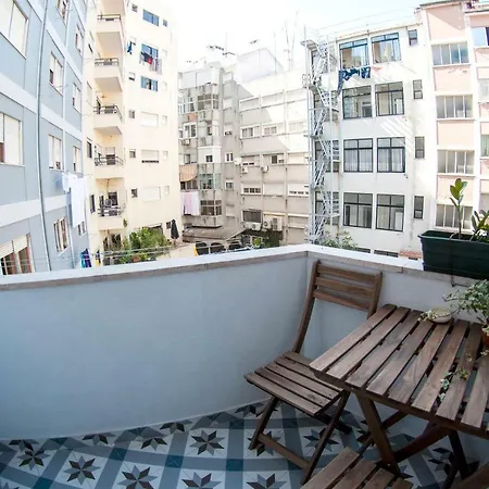 Luna * Lisbon